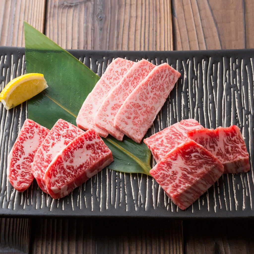 あえて肥育月齢が80か月未満の良質な長期肥育の牝和牛を使用